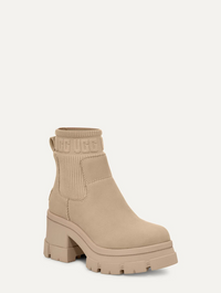 1148730-MUST_UGG-1