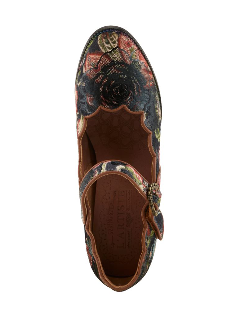 ADODORA-TNM_LARTISTE-3