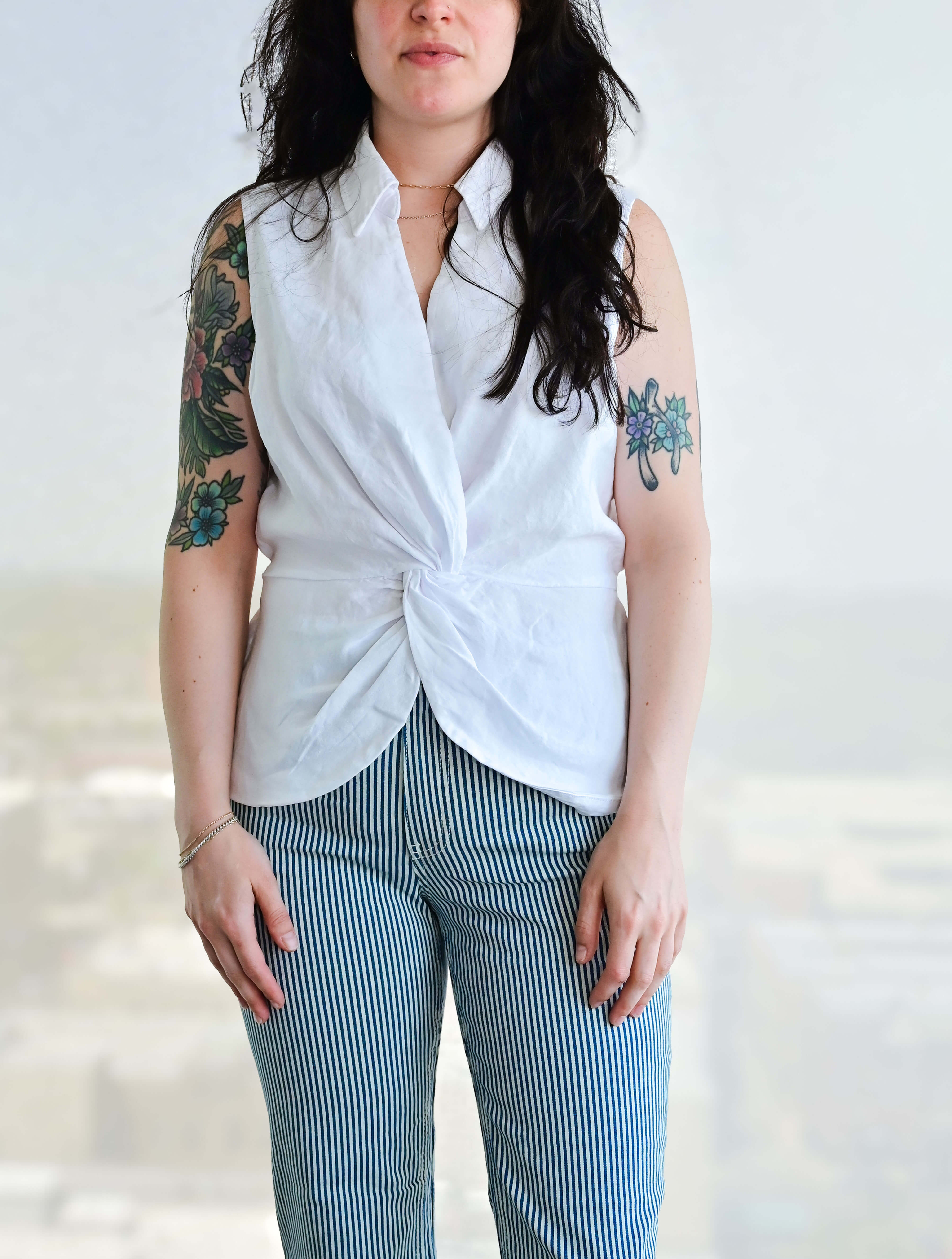 Kut From The Kloth Sara Sleeveless Top With Twist And Shirt Collar