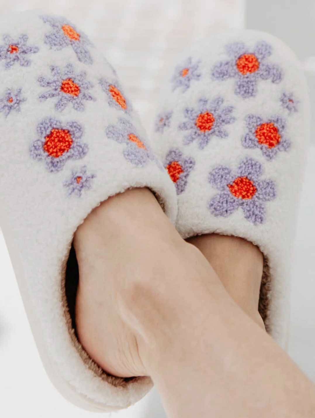 Lilac Daisy All Over Slippers in White