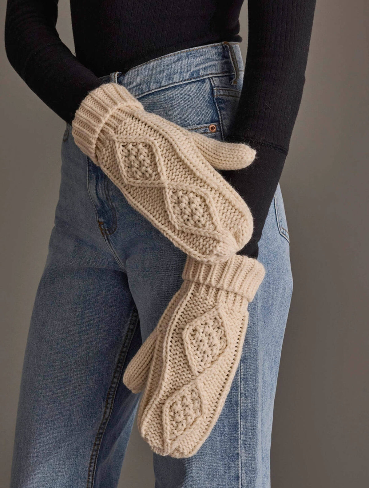 Cable Knit Mittens in Cream