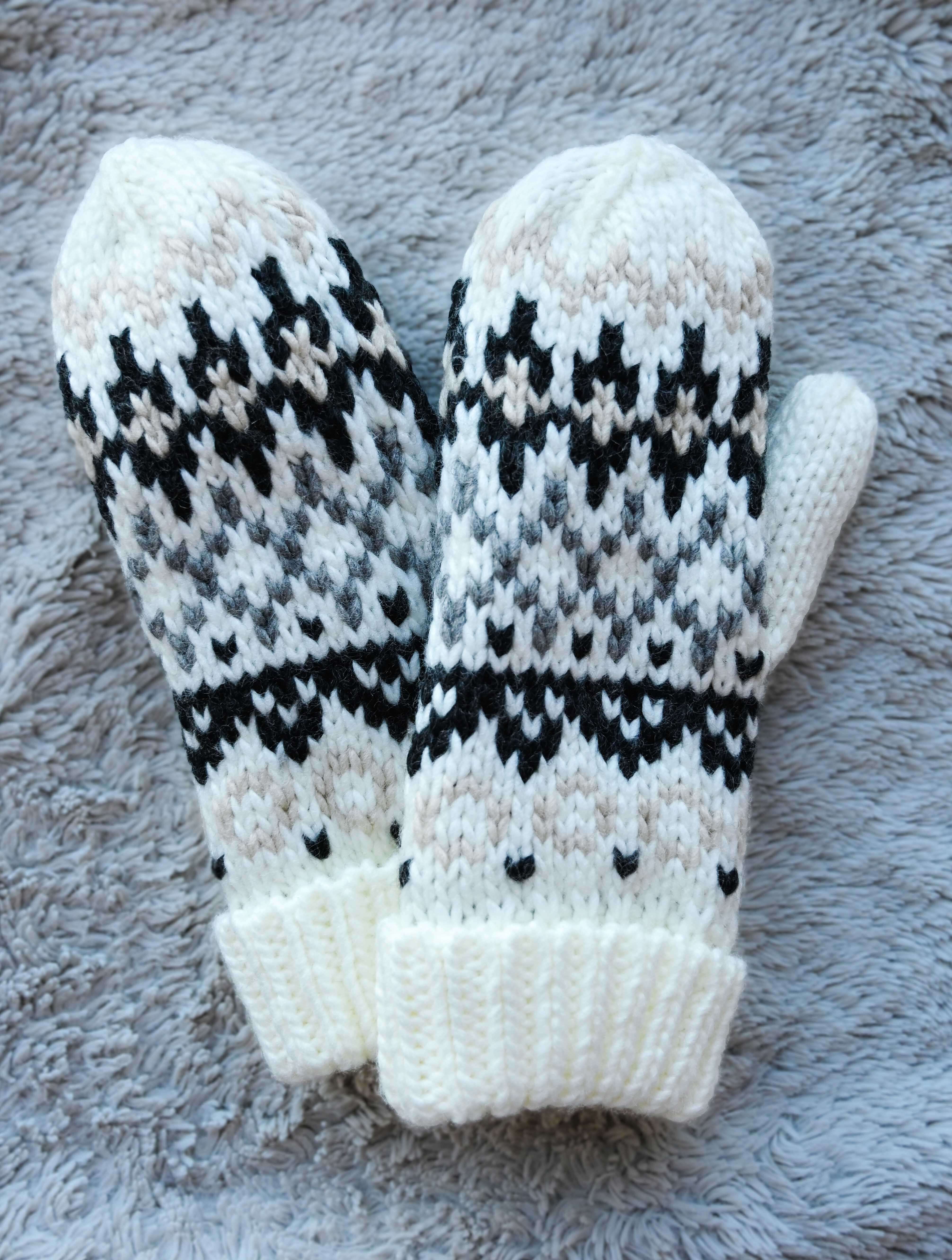 Speckled Patterned Mittens