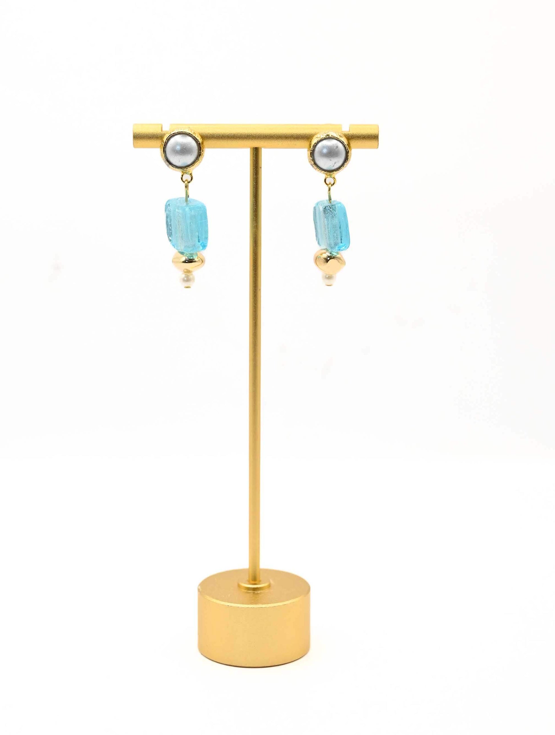 Pinch of Pearl Earrings