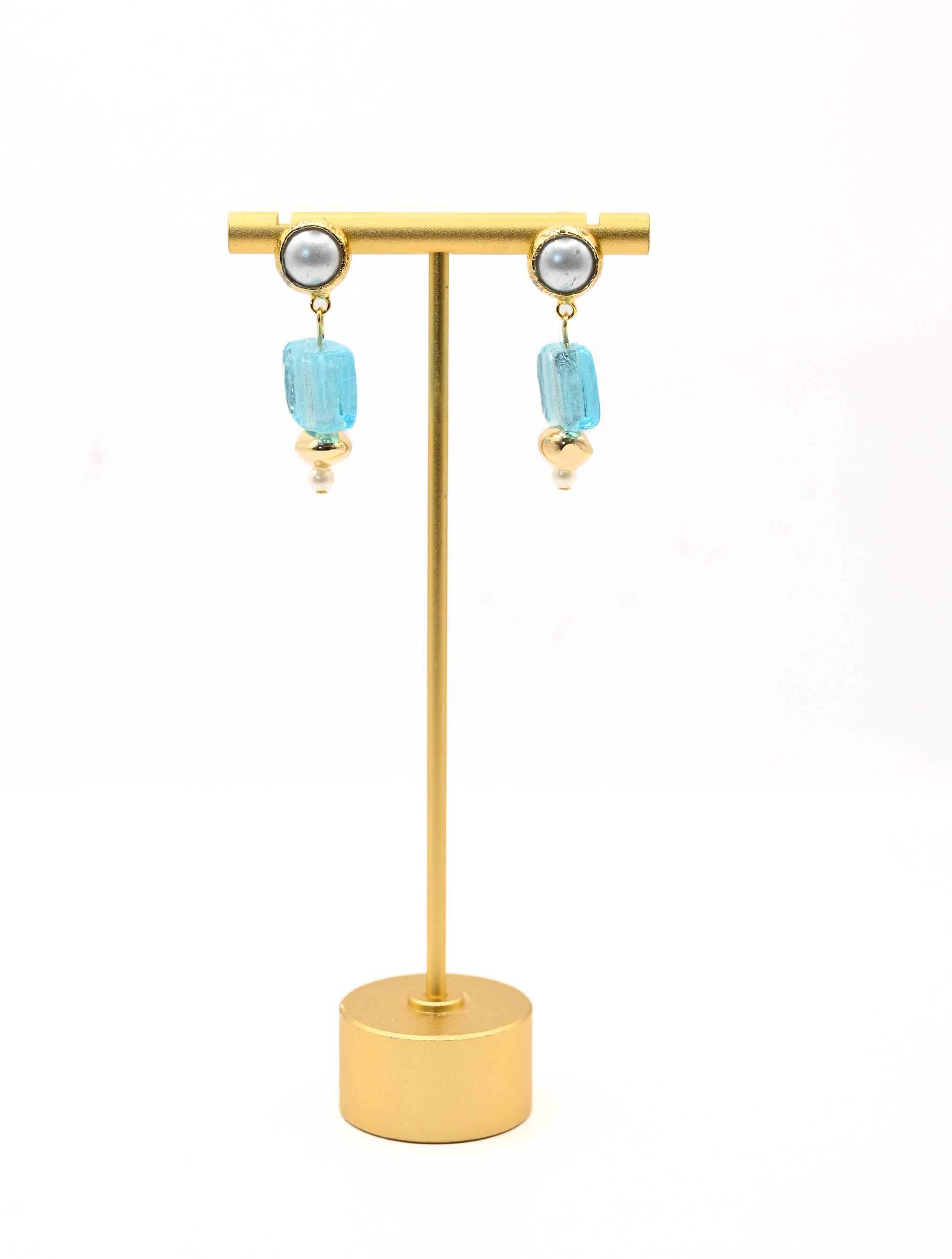 Pinch of Pearl Earrings