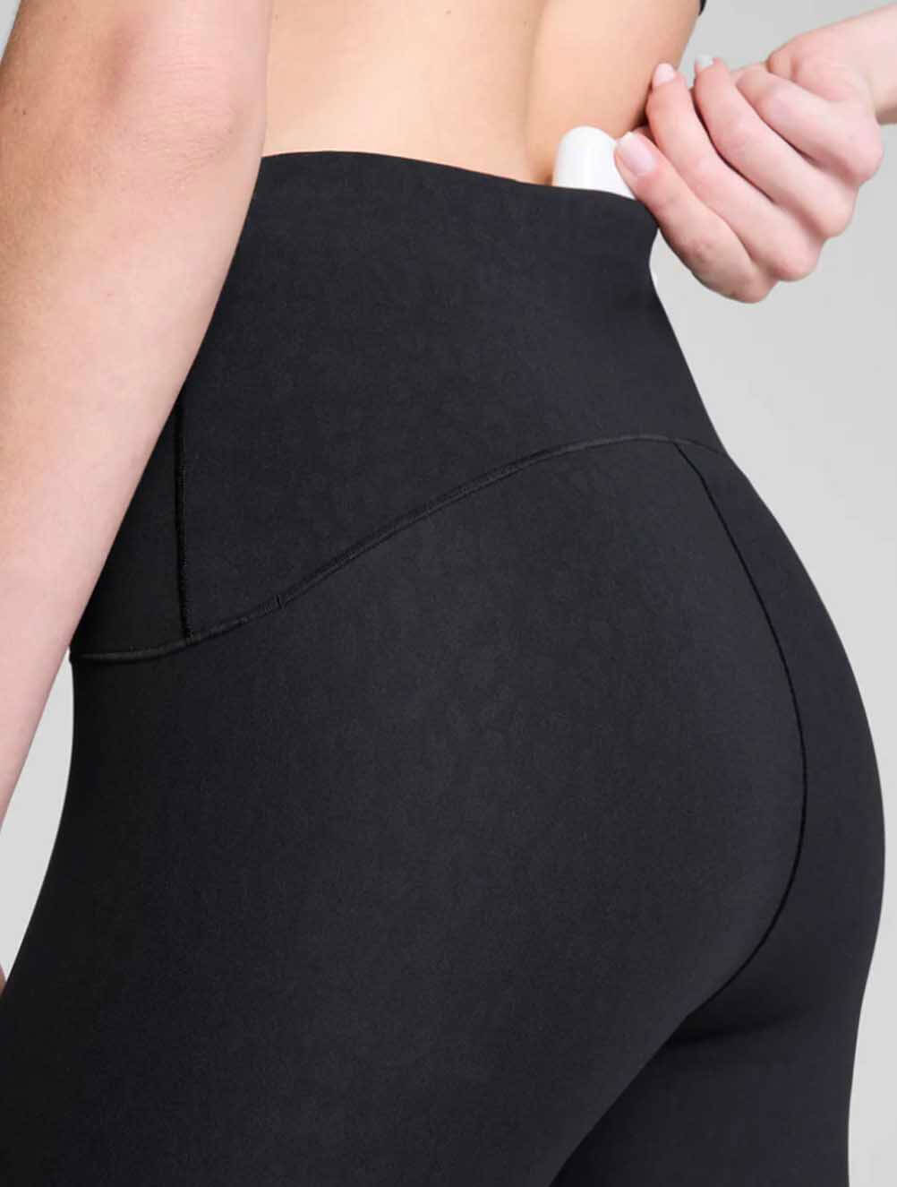 Spanx SPANXshape Booty Boost Embossed Leopard Print 7/8 Leggings